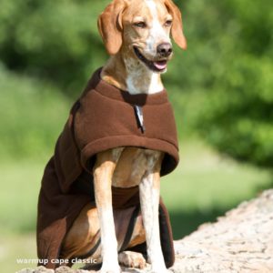 warmup-cape-classic-front-bademantel-braun-hund