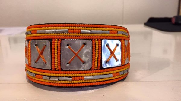 Perlenhalsband-Hundehalsband-Massai-Hund-orange-Glasperlen