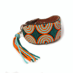 Perlenhalsband-Hundehalsband-Massai-Hund-grün-orange-Glasperlen