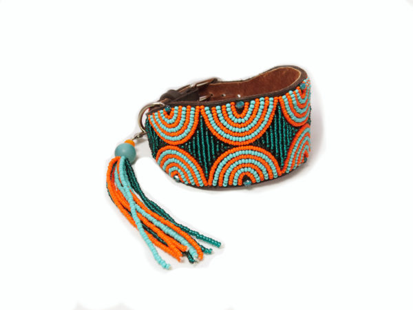 Perlenhalsband-Hundehalsband-Massai-Hund-grün-orange-Glasperlen