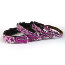 Perlenhalsband-Burleske-schwarz-Hundehalsband-Glasperlen-Massai-Hund-pink