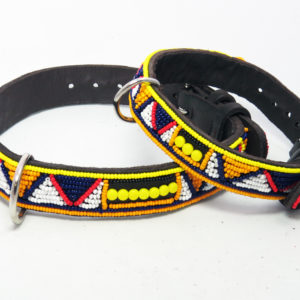 Perlenhalsband-Hundehalsband-Massai-orange-gelb-blau-weiss-Hund