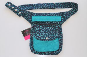 Bauchgurt-Hueftgurt-Bauchtasche-Hip Bag-Hundespaziergang-Hund-Pfoten-Gudibeutel-Unterwegs-tuerkis