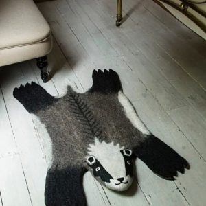 Filz-Filzteppich-Hundeteppich-Kinderteppich-Bettvorleger-fairtrade-handgemacht-biowolle-nepal-katmandu-Dachs