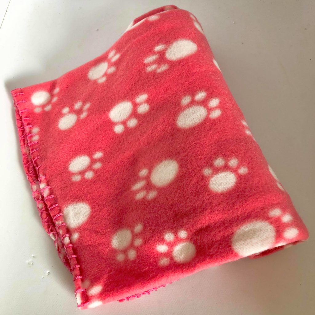 FleecedeckeDeckeliHundHundebettPfotenUnterwegspink Pfötli Shop