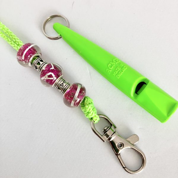 Hundepfeiffe-Pfeiffe-Acme-Made in England-Rueckruf-Hundesport-Arbeit-Pfeiffenband-Perlen-gruen-514