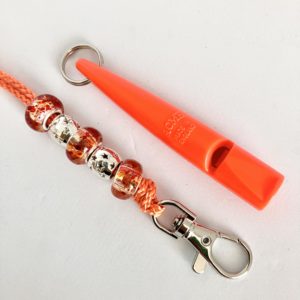 Hundepfeiffe-Pfeiffe-Acme-Made in England-Rueckruf-Hundesport-Arbeit-Pfeiffenband-Perlen-orange-520