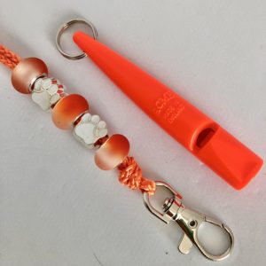 Hundepfeiffe-Pfeiffe-Acme-Made in England-Rueckruf-Hundesport-Arbeit-Pfeiffenband-Perlen-orange-523