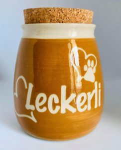 Leckerlidose-Gutzidose-Leckerli-Gutzi-Goodiedose-Goodies-frisch-Keramik-Handmade-einzigartig-beige