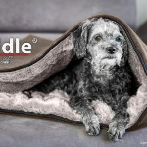 OPEN-cuddle-up-taupe-action factory-schlafsack-hundeschlafsack-hundehoehle-kuschelsack-traumen-schlafen-hund-bett-hundebett-3