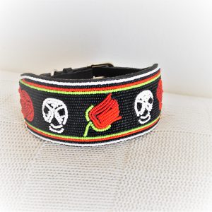 Perlenhalsband-Halsband-Hund-Afrika-Kenya-Masai-Handmade-Simo Milano-schwarz-rot-weiss-gruen-Skull-Rosen-Skull and Roses