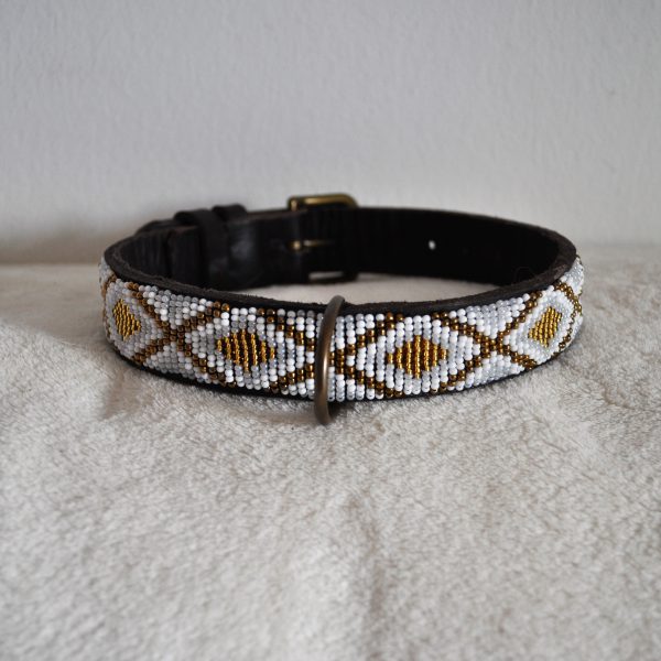 Perlenhalsband-Hundehalsband-Masai-Afrika-Kenya-Simo Milano-gold-weiss-elfenbein-Sara