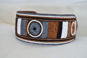 Perlenhalsband-Hundehalsband-Afrika-Kenya-Masia-Handmade-braun-grau-schwarz-weiss-Kobo