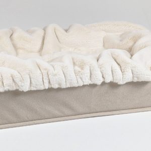 Pfoetli-Shop-BUDDELBOX-Hundebett_Dogspring-eckiges-Hundebett-fake-fur-Hundetraeume-qualität-Maul-Ledermanufaktur-creme