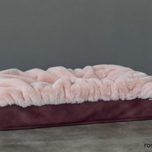 Pfoetli-Shop-BUDDELBOX-Hundebett_Dogspring-eckiges Hundebett-fake fur-Hundetraeume-qualität-Maul Ledermanufaktur-rosa