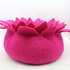 Pfoetli-Shop-Filzbett-Katzenbett-Nepal-Katmandu-Felt-and-yarn-Katze-Blume-pink