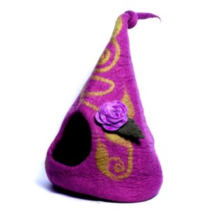 Pfoetli-Shop-Filzbett-Katzenbett-Nepal-Katmandu-Felt-and-yarn-Katze-Hoehle-lila