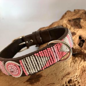 Simomilano-Hundehalsband-Perlenhalsband-Afrika-Masai-Handwerk-Kunsthandwerk-Perlen-Triangolo pink