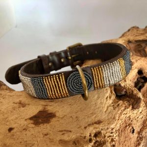 Simomilano-Hundehalsband-Perlenhalsband-Afrika-Masai-Handwerk-Kunsthandwerk-Perlen-grau-silber-gold