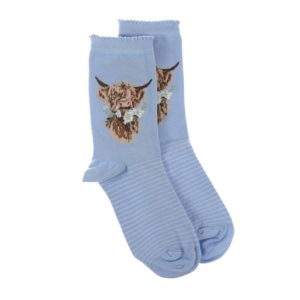 Wrendale Design-Socken-Frauengroesse-pfoetli shop-Kuh-Cow-Daisy Coo-blau-lila