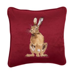 Wrendale Design-Wrendale Design by Hanna Dale-Kissen-Cushion-dekorativ-gemuetlich-Hase-the hare-golden Hour-feldhase-rot