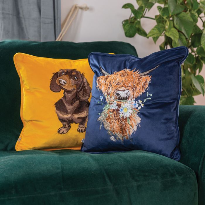 Wrendale Design-Wrendale Design by Hanna Dale-Kissen-Cushion-dekorativ-gemuetlich-Hund-Dackel-sausage dog-Dachshund-gelb-1