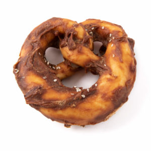 bePure Kaubretzel-Bretzel-Ente-Sesam-Kauverguegen-Kauspass-Hund-Leckerli-Knabberli-grosse Hunde-braun-